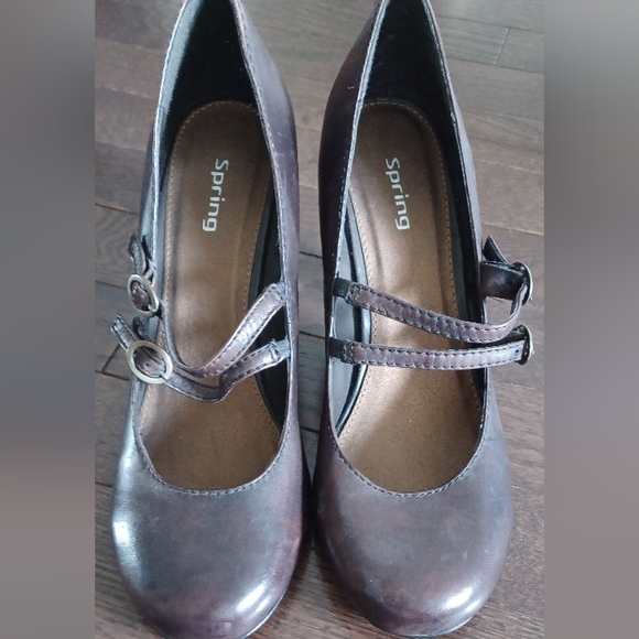 Brown double strap round toe pumps - Picture 3 of 3